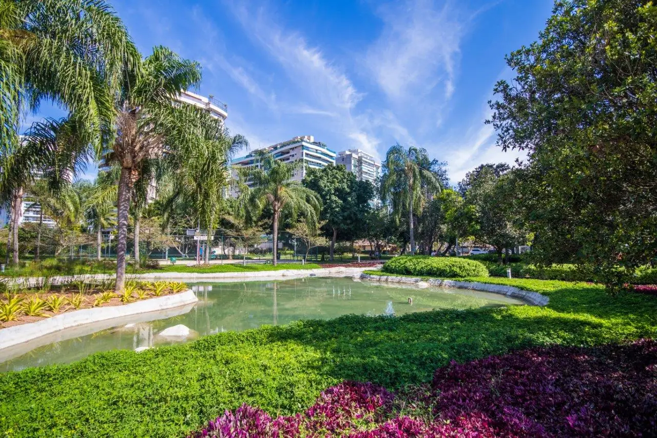 Península — parque à beira da lagoa